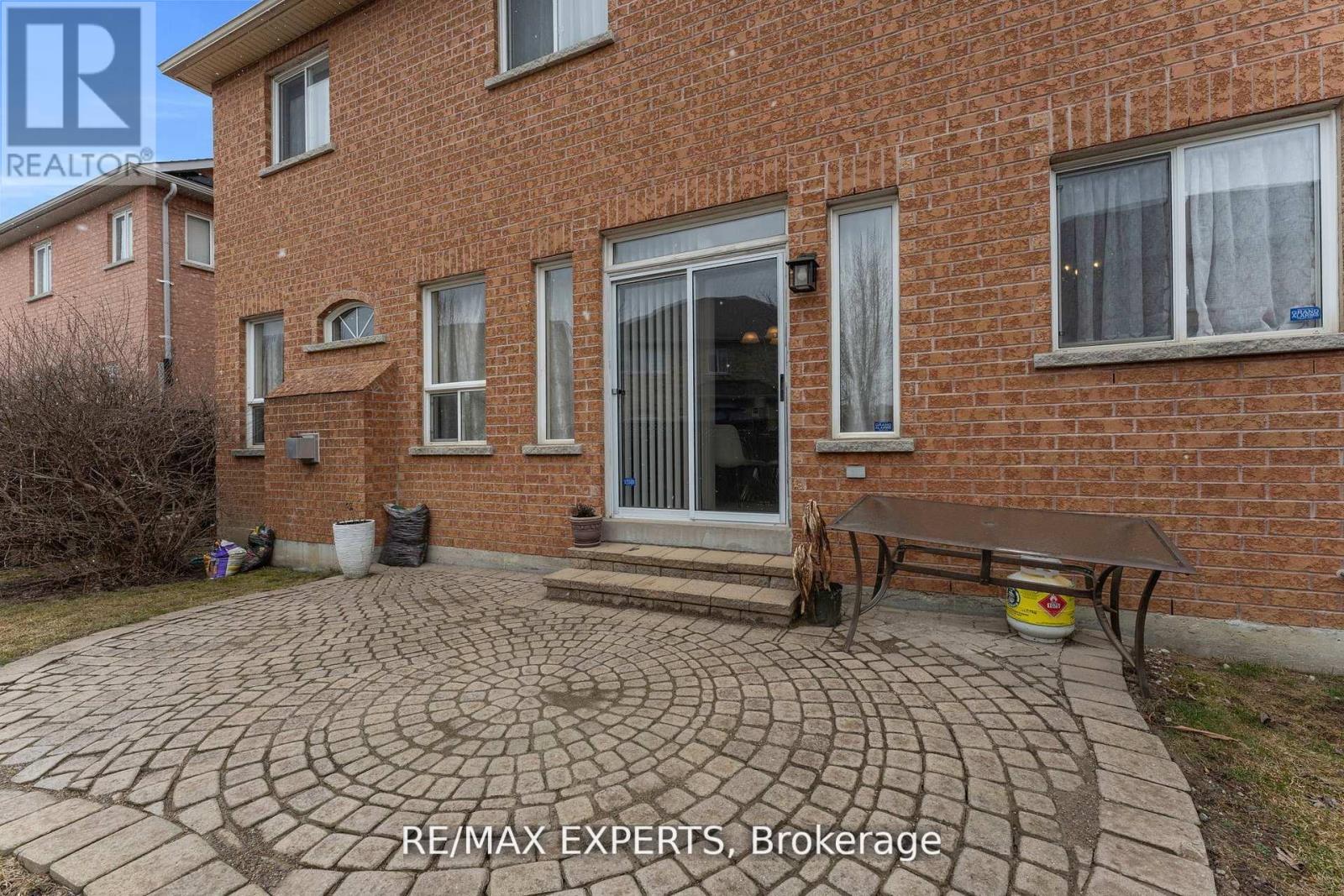 13 VILLAGEWOOD STREET