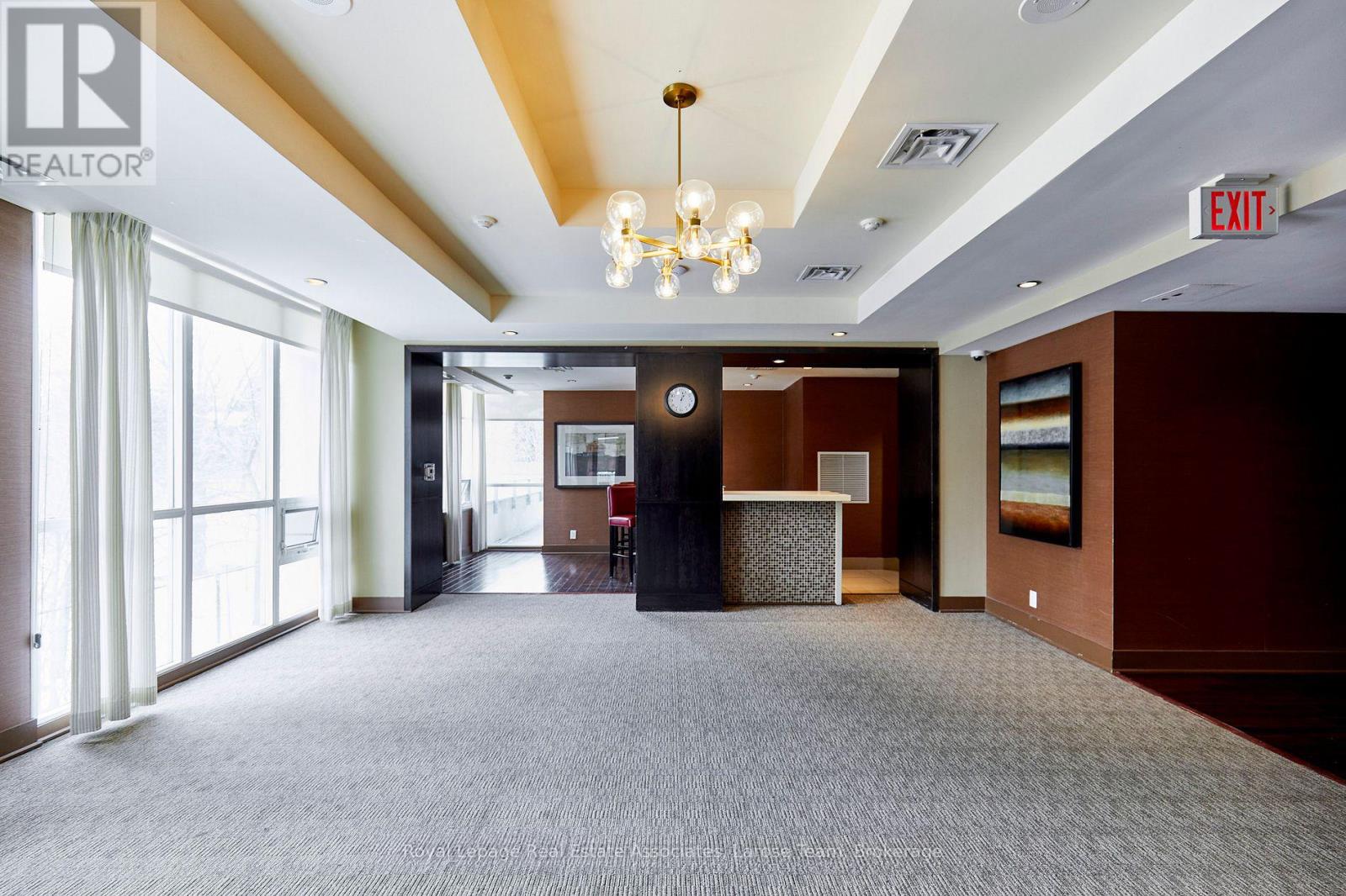 #707 1055 SOUTHDOWN ROAD - 18