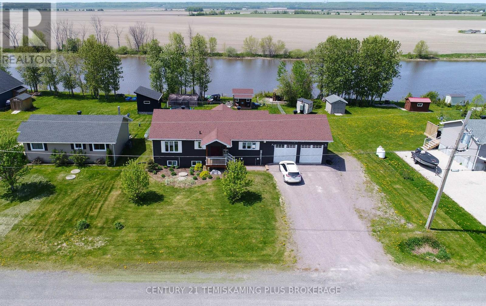 24 ST. JOSEPH BOULEVARD - 1