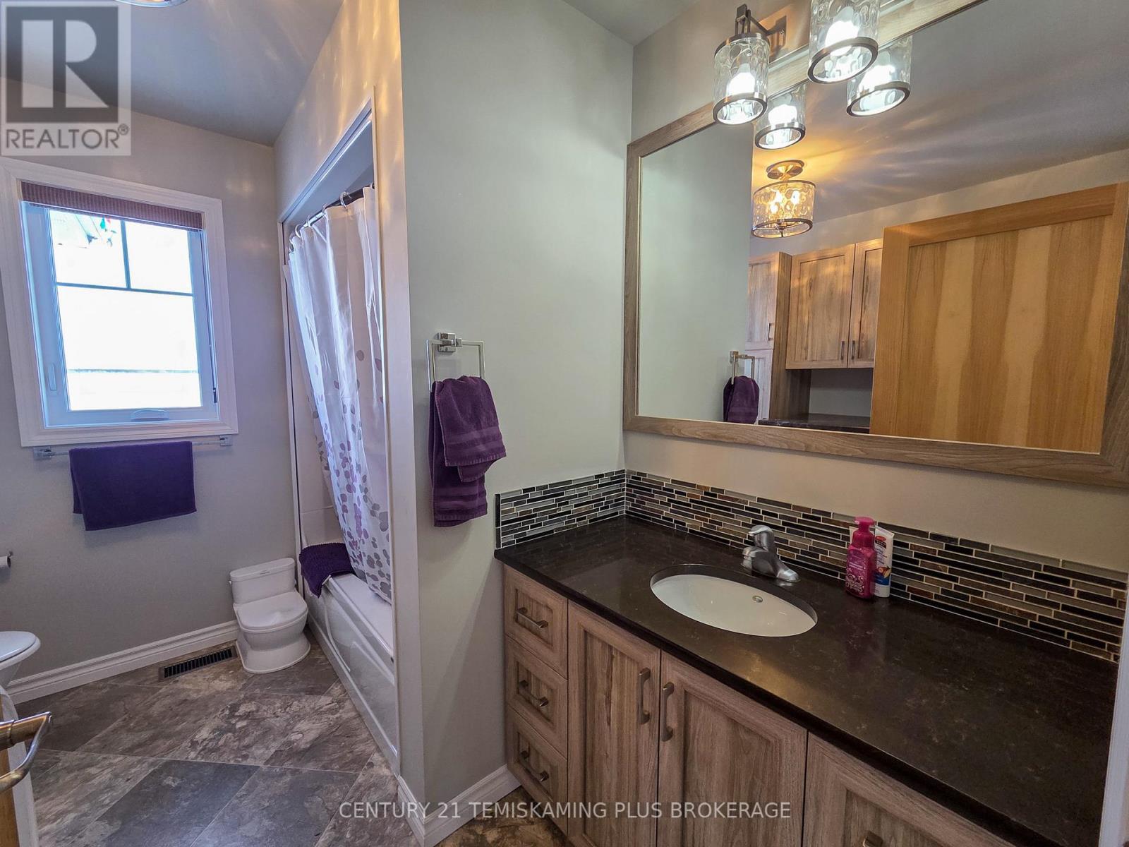 24 ST. JOSEPH BOULEVARD - 12