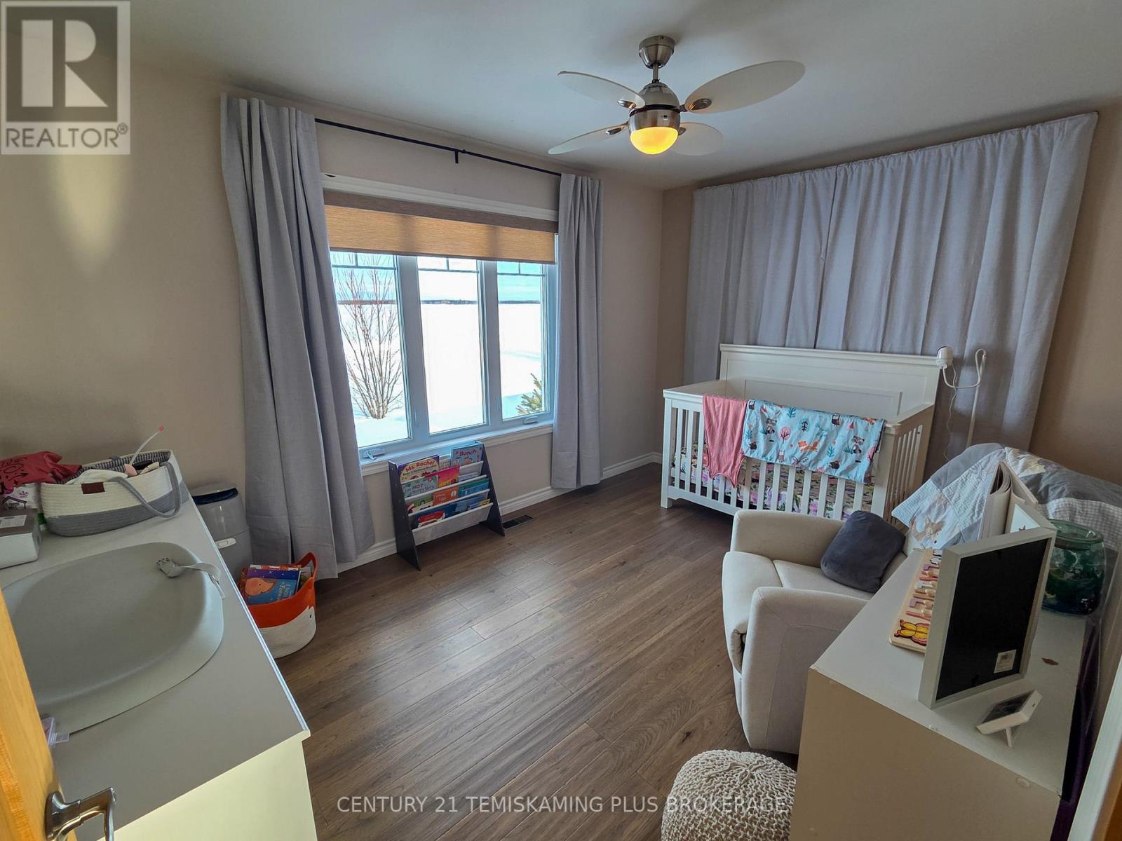 24 ST. JOSEPH BOULEVARD - 14