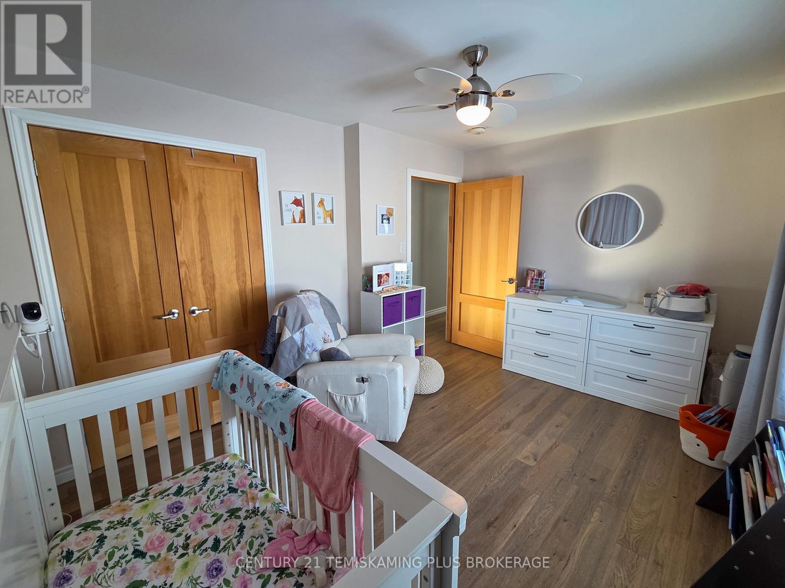 24 ST. JOSEPH BOULEVARD - 16