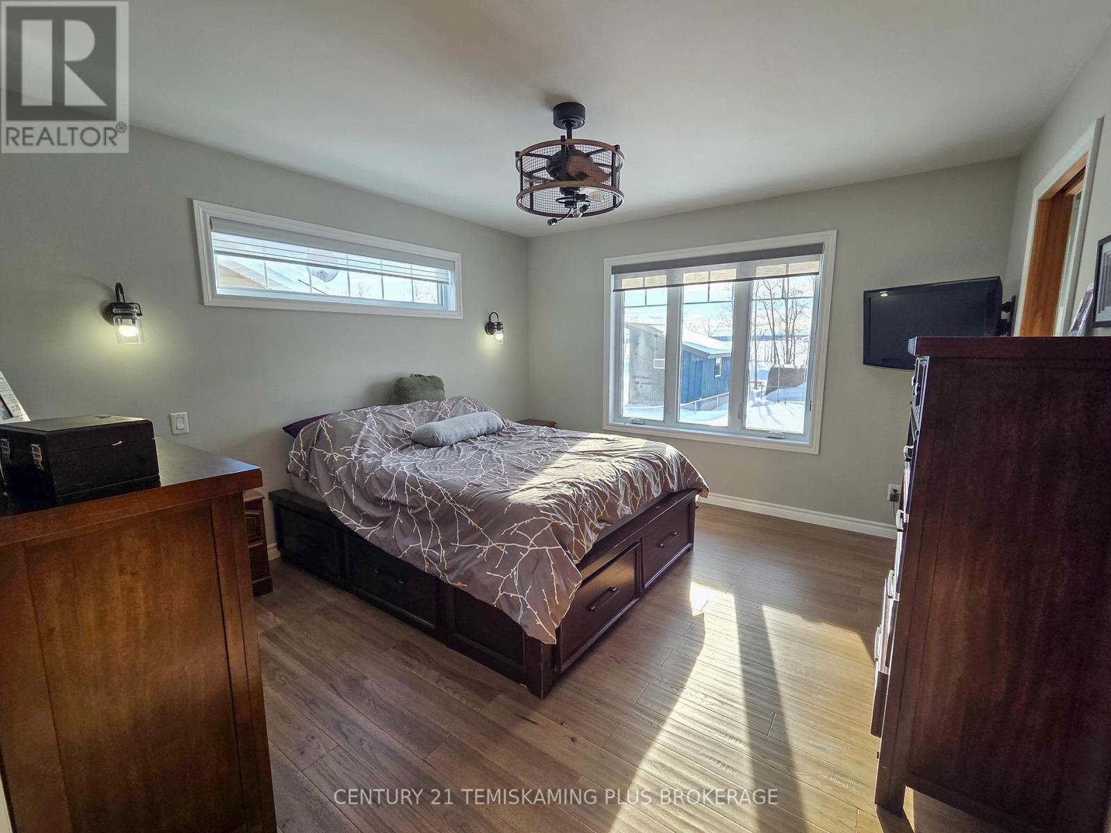 24 ST. JOSEPH BOULEVARD - 17
