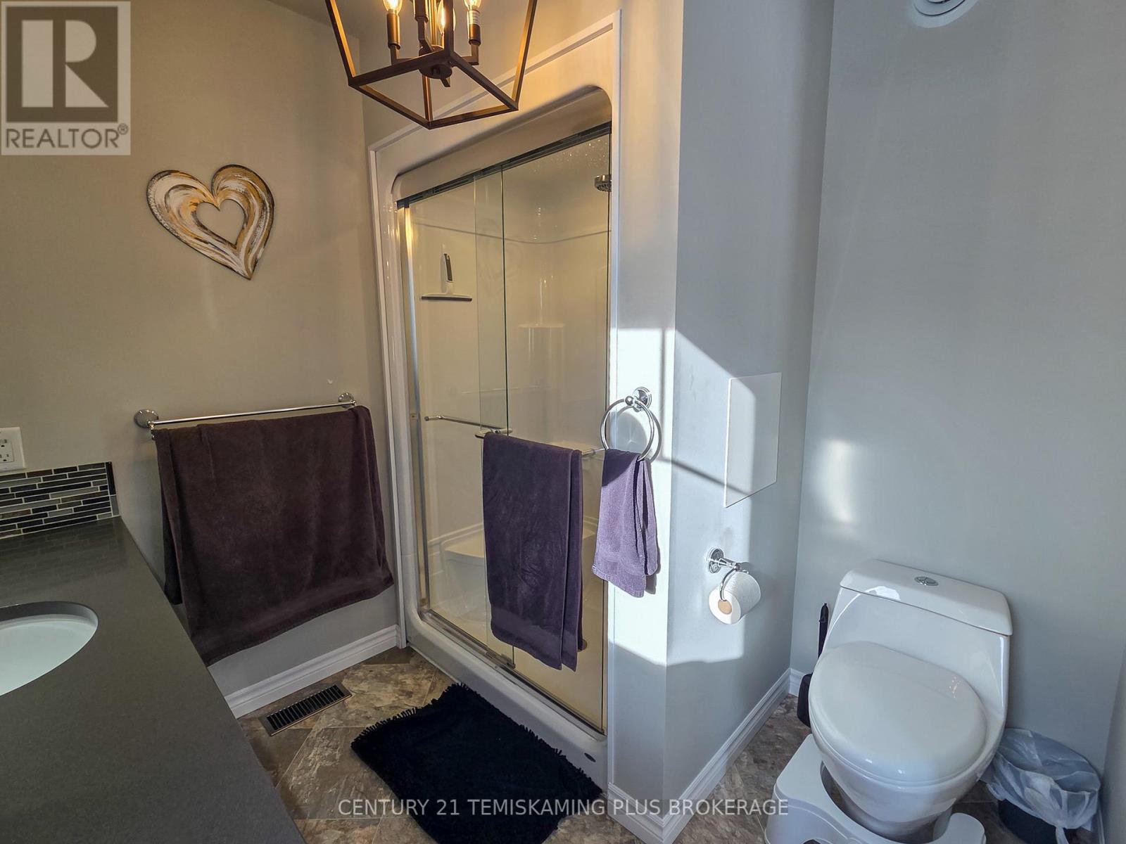 24 ST. JOSEPH BOULEVARD - 20