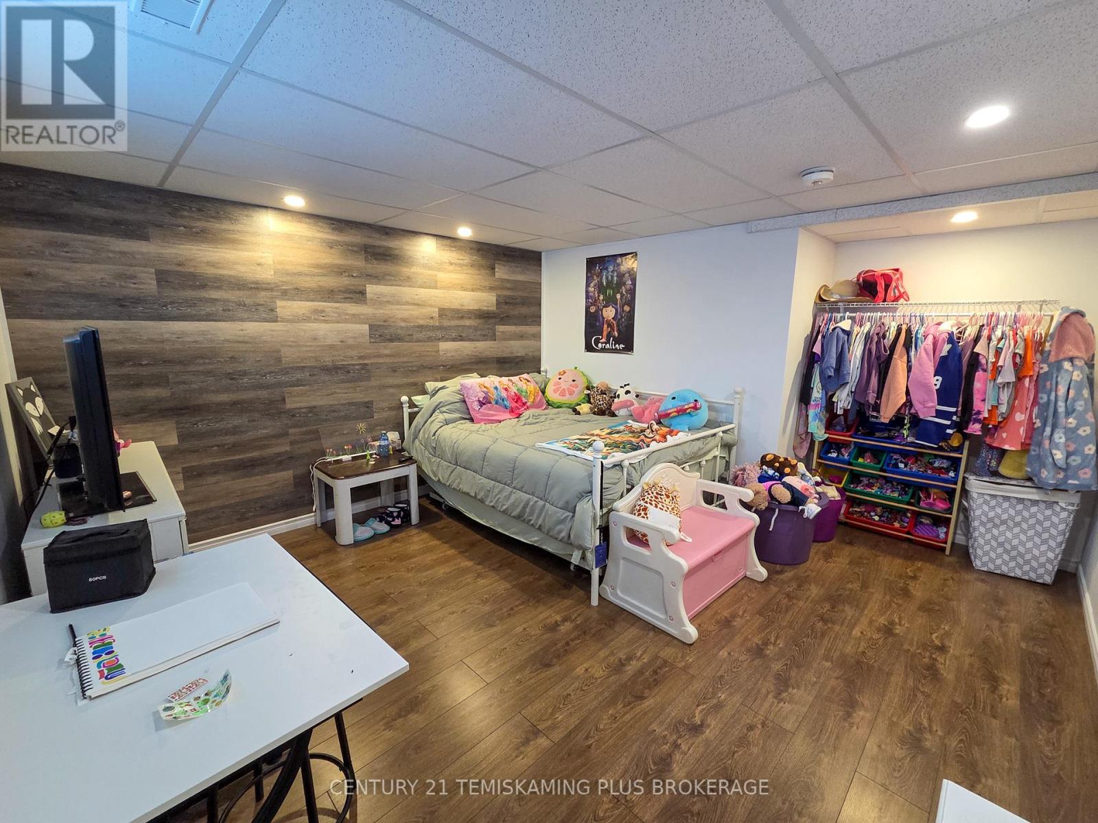 24 ST. JOSEPH BOULEVARD - 21