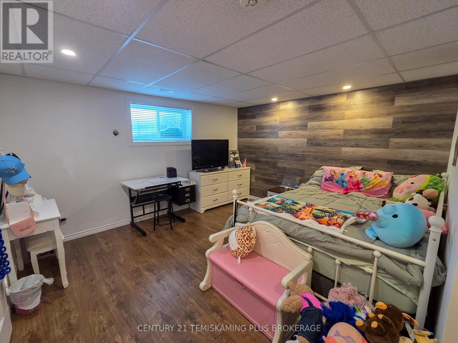 24 ST. JOSEPH BOULEVARD - 22