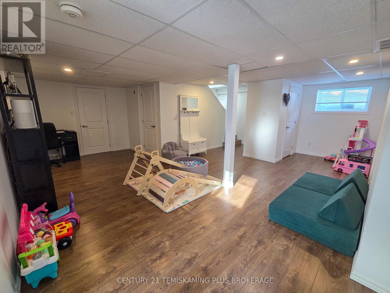 24 ST. JOSEPH BOULEVARD - 24