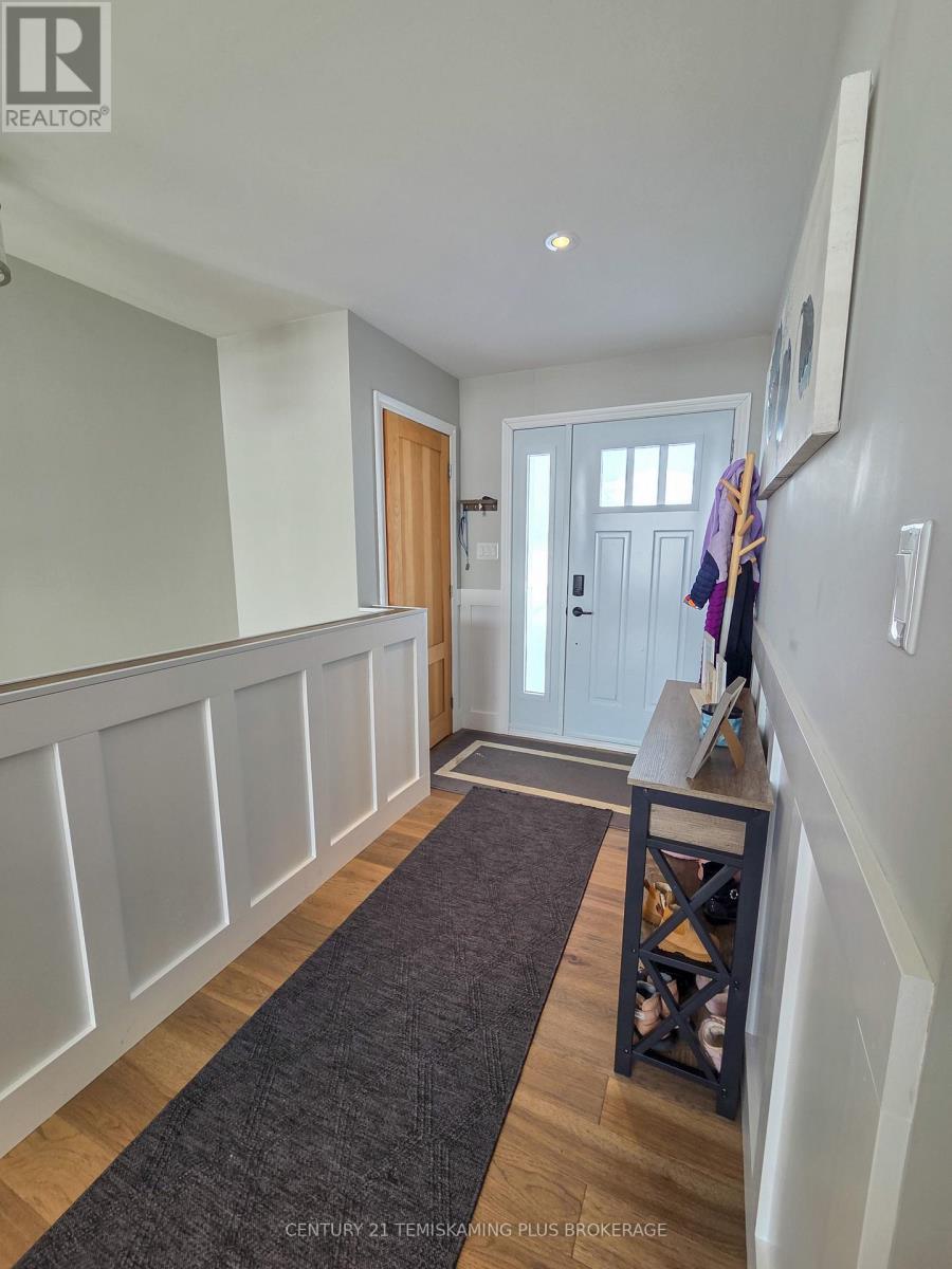 24 ST. JOSEPH BOULEVARD - 3