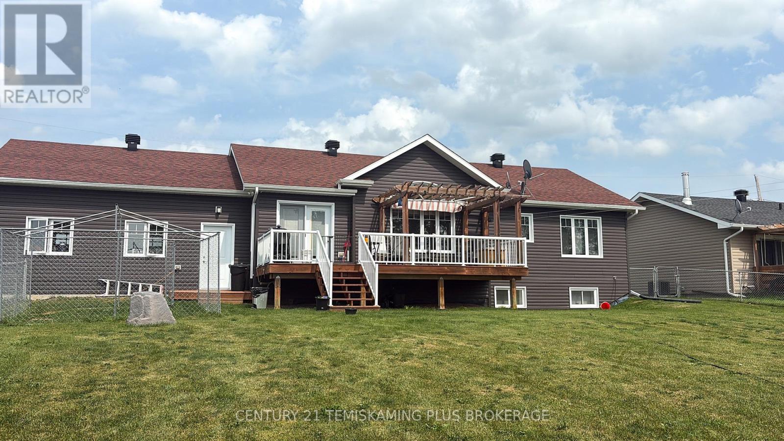 24 ST. JOSEPH BOULEVARD - 31