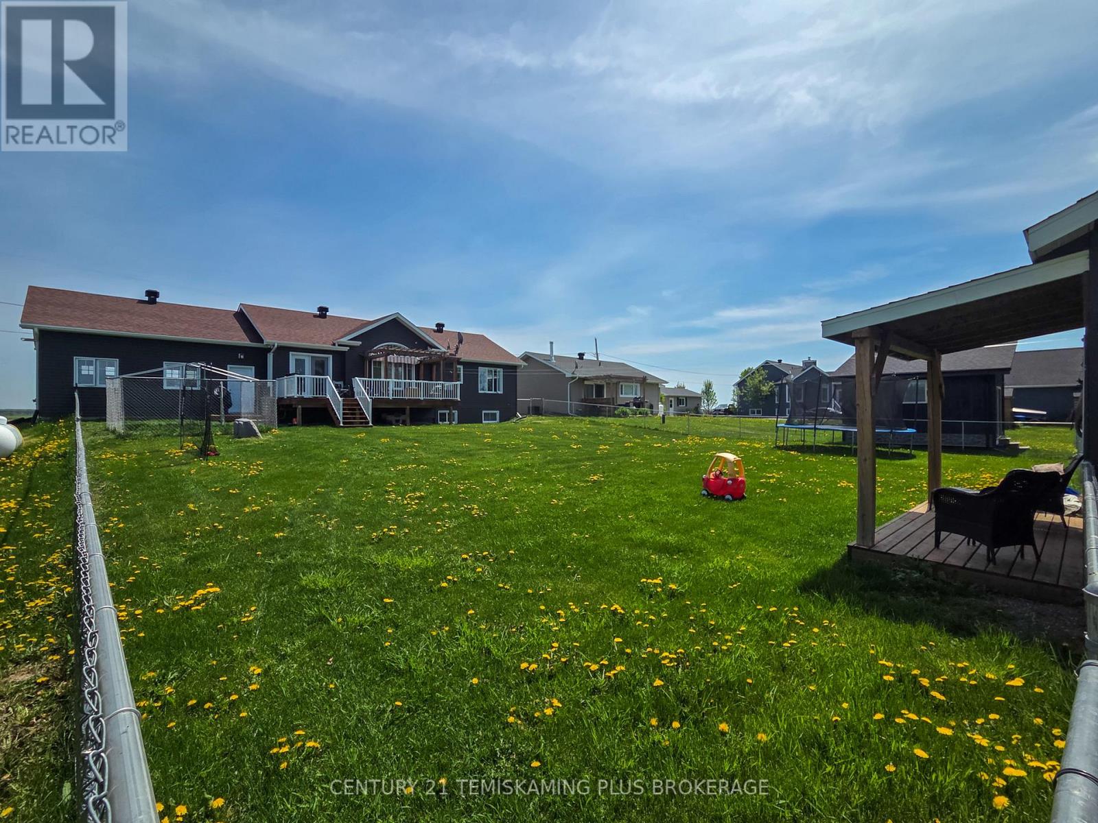 24 ST. JOSEPH BOULEVARD - 32