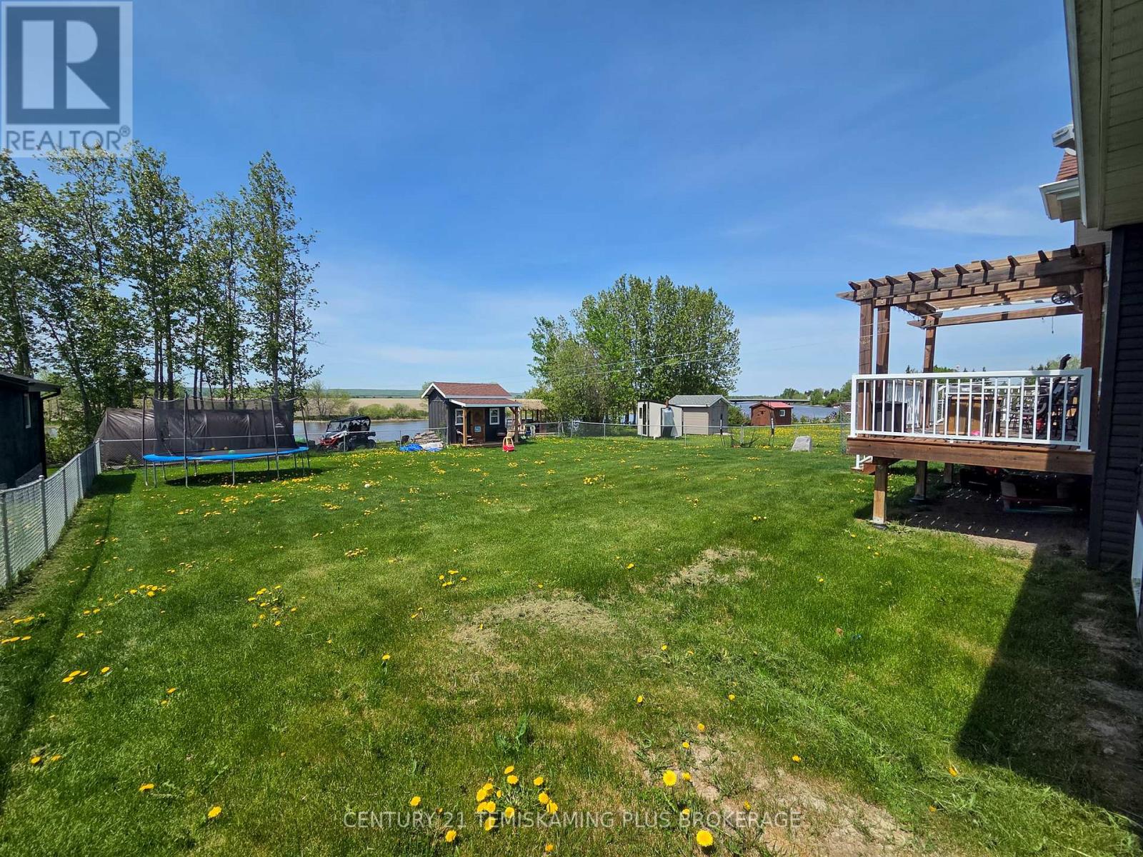 24 ST. JOSEPH BOULEVARD - 33