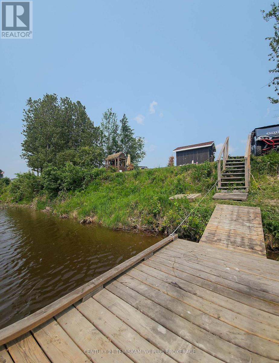 24 ST. JOSEPH BOULEVARD - 36