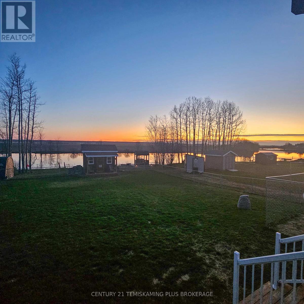 24 ST. JOSEPH BOULEVARD - 38