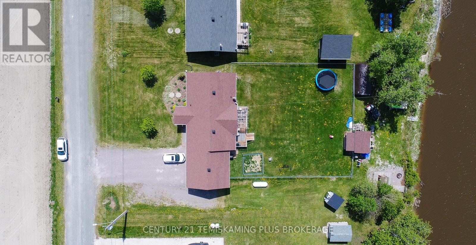 24 ST. JOSEPH BOULEVARD - 47