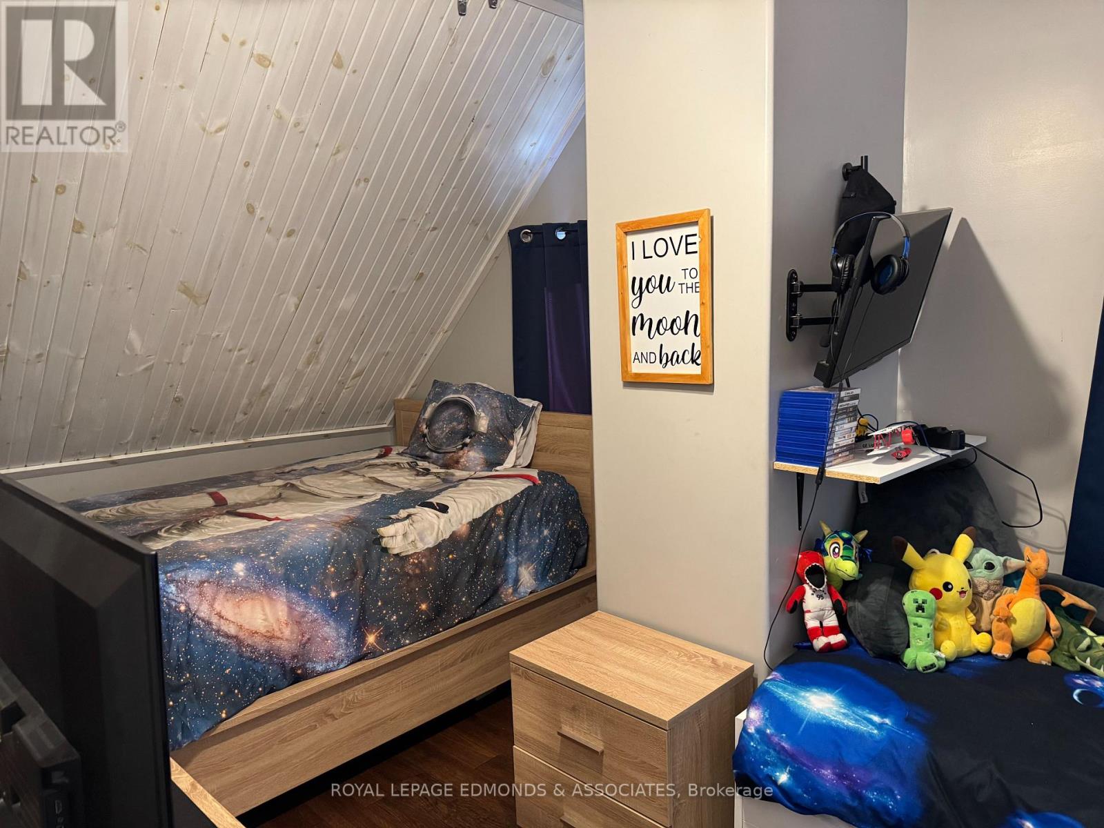 27 STENCELLS ROAD - 15