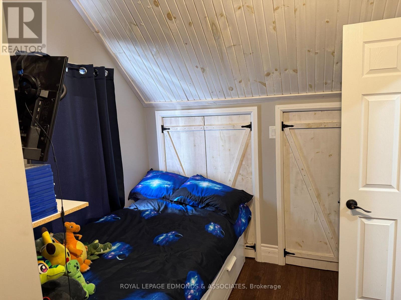 27 STENCELLS ROAD - 16