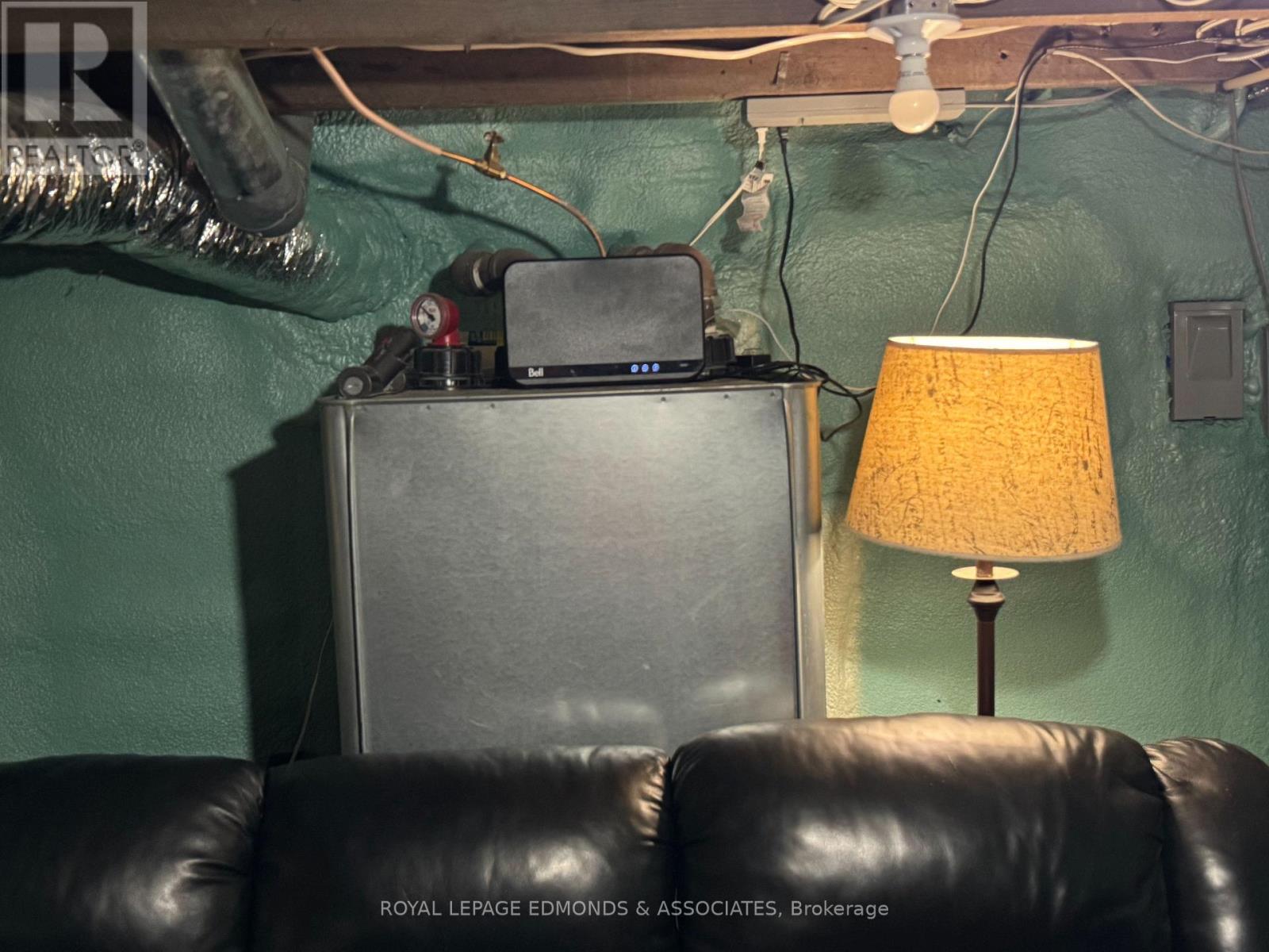 27 STENCELLS ROAD - 32
