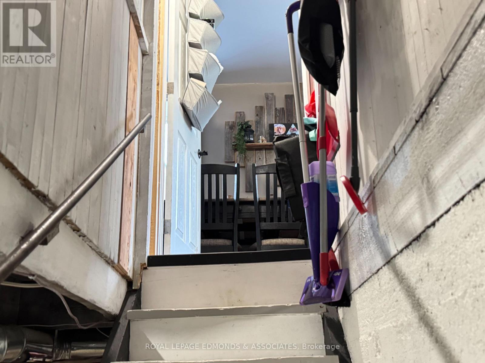 27 STENCELLS ROAD - 38