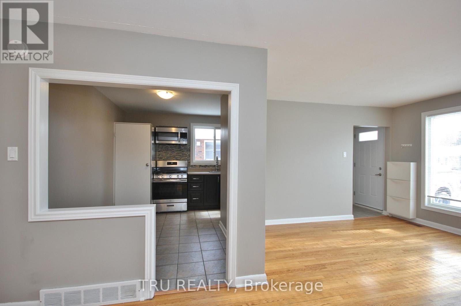 3 Bed, 1 Bath House for Rent in Ottawa – A – 1259 MAITLAND AVENUE, Ottawa – MLS# X13235650 - Image 12