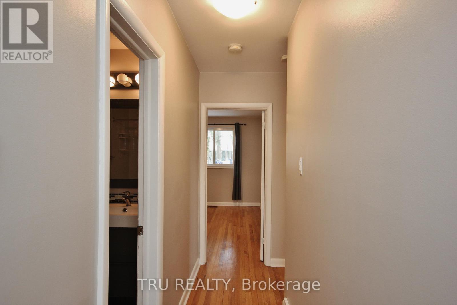 3 Bed, 1 Bath House for Rent in Ottawa – A – 1259 MAITLAND AVENUE, Ottawa – MLS# X13235650 - Image 21