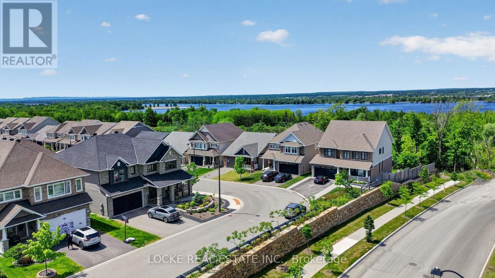 639 BAIE-DES-CASTORS STREET - 44