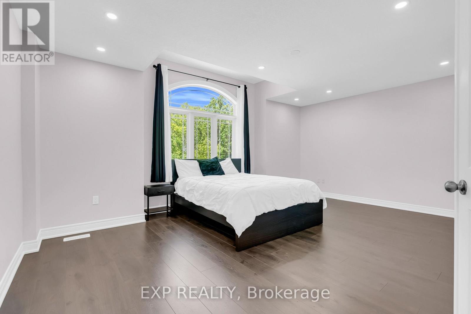 92 DESOTO DRIVE - 33