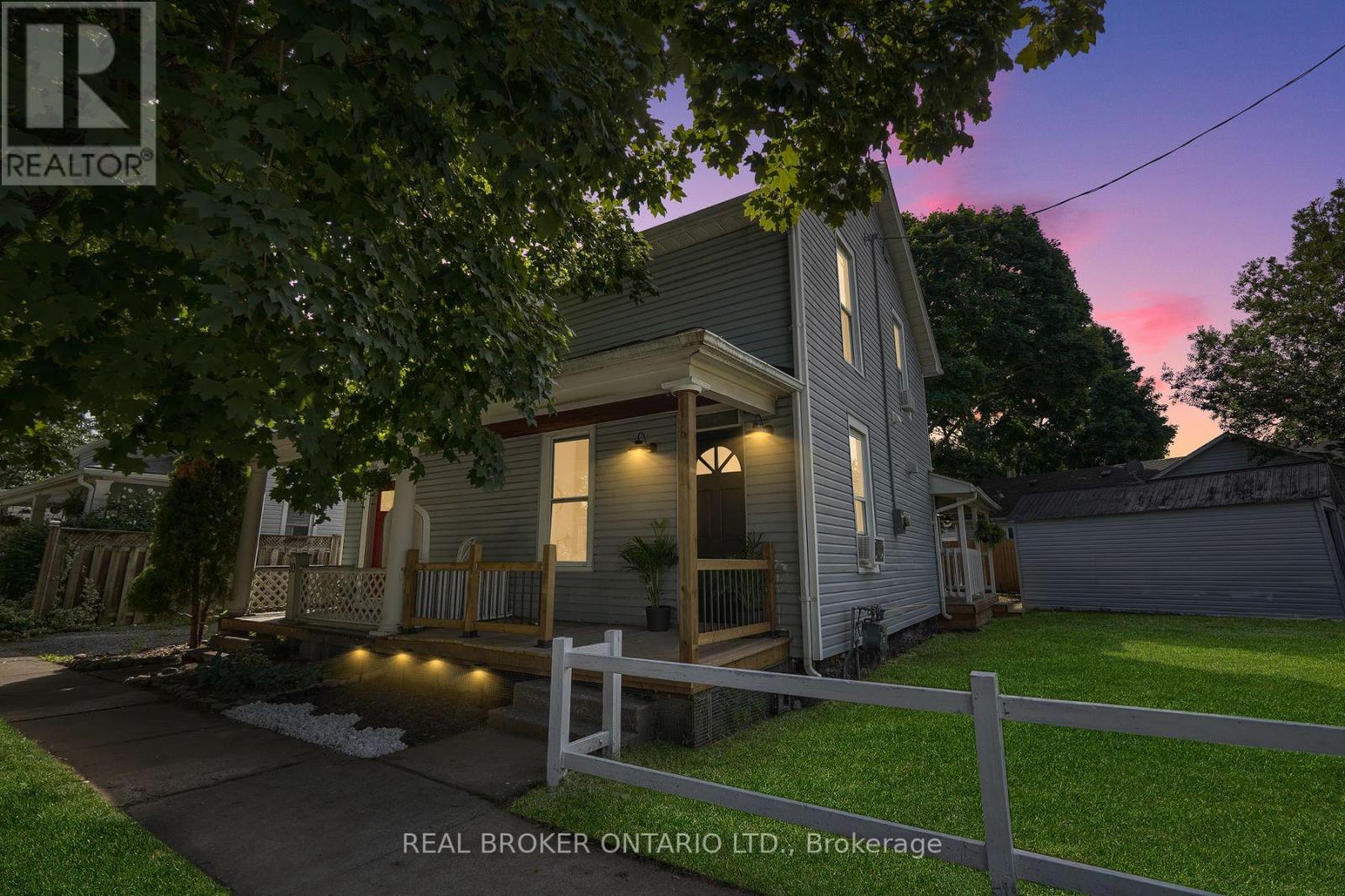 8 ELIZABETH STREET