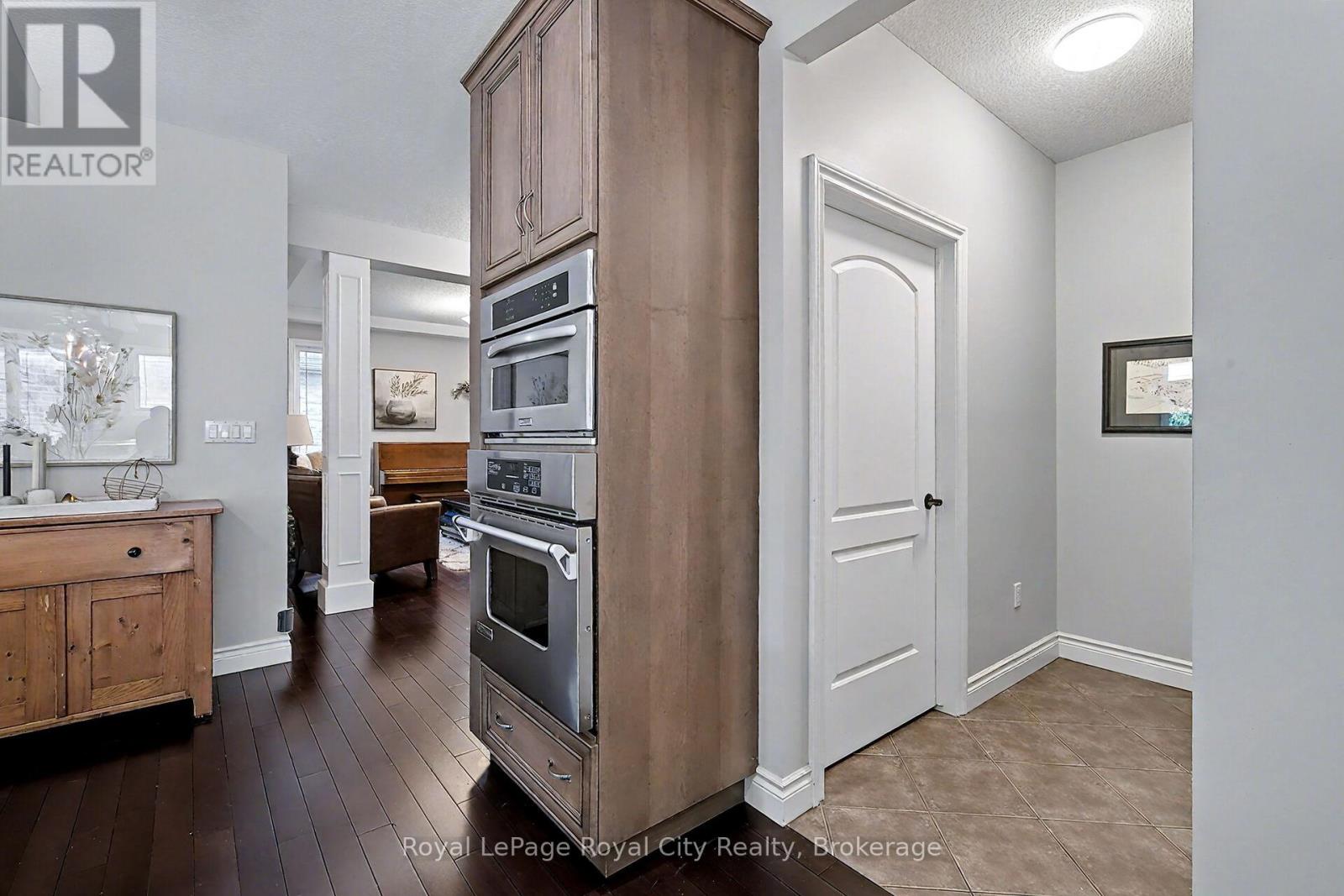 8 ZADUK PLACE - 16