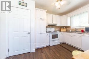 136 TOWER DRIVE - 7