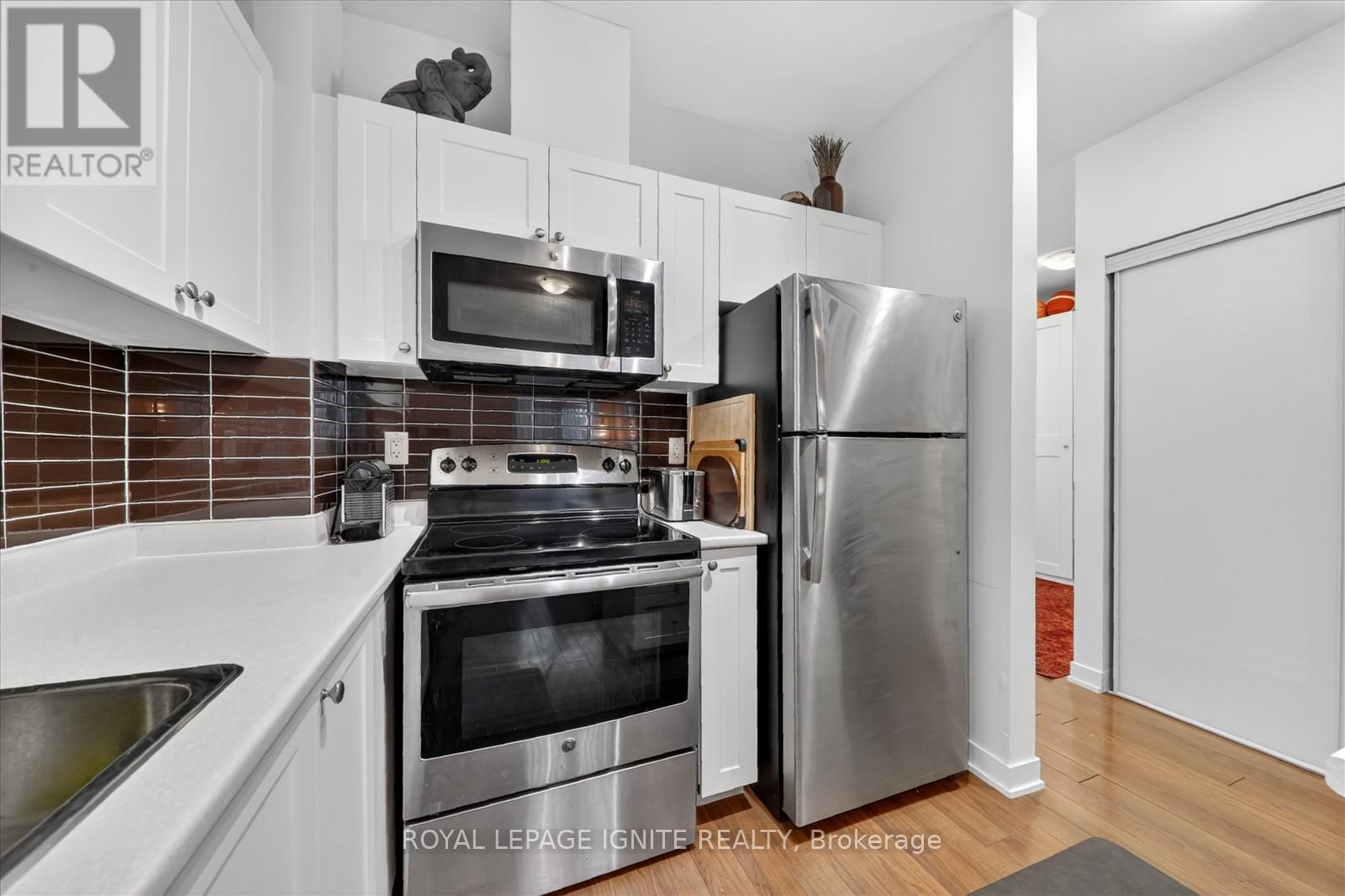 #116 3560 ST CLAIR AVENUE E - 14