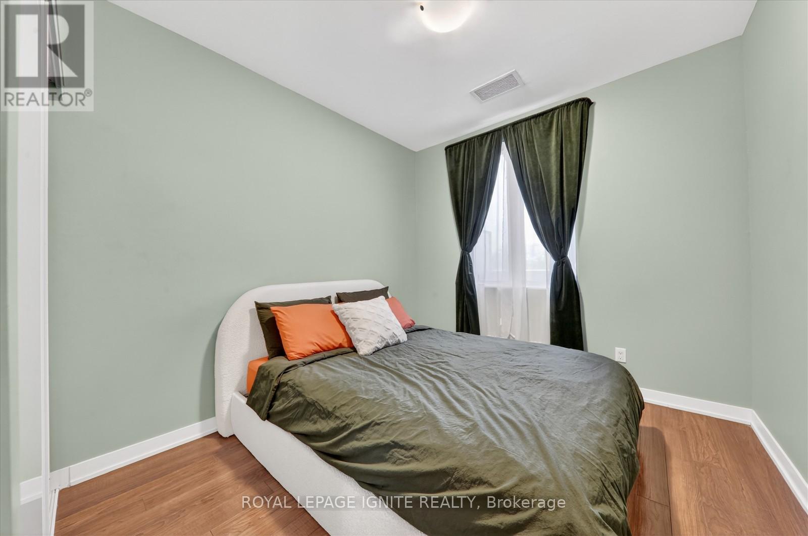 #116 3560 ST CLAIR AVENUE E - 21