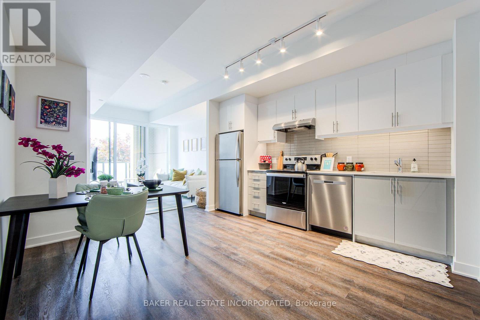 Listing photo of 727 - 3030 PHARMACY AVENUE