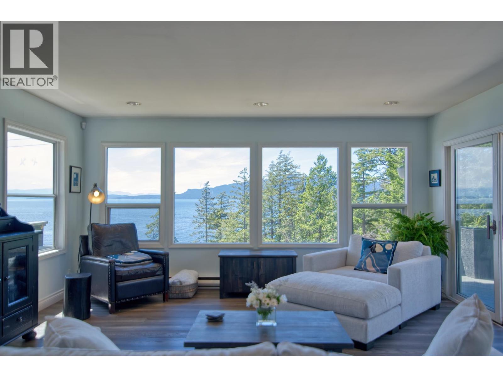10991- 10993 SUNSHINE COAST HIGHWAY, Halfmoon Bay