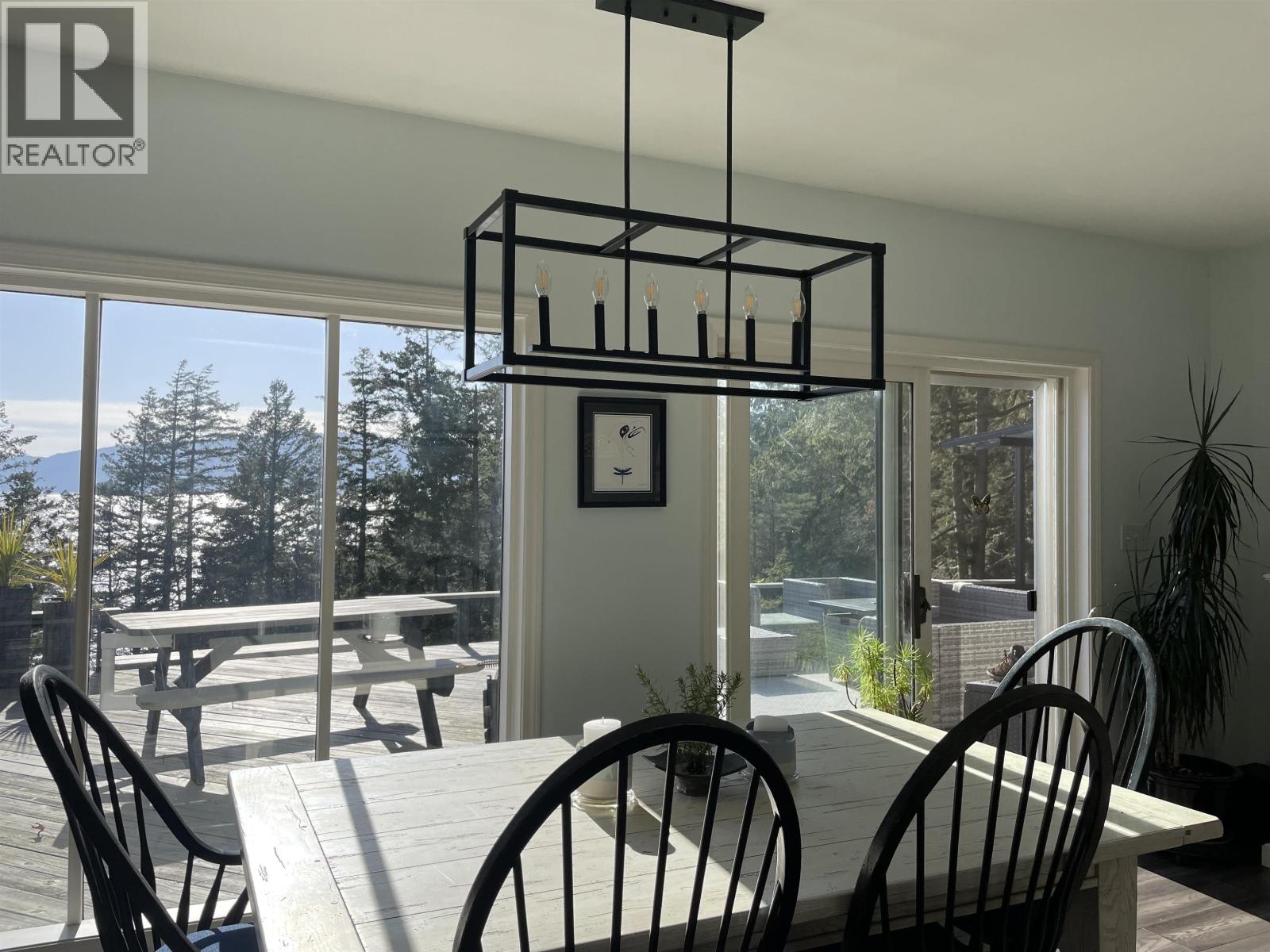 10991- 10993 SUNSHINE COAST HIGHWAY, Halfmoon Bay