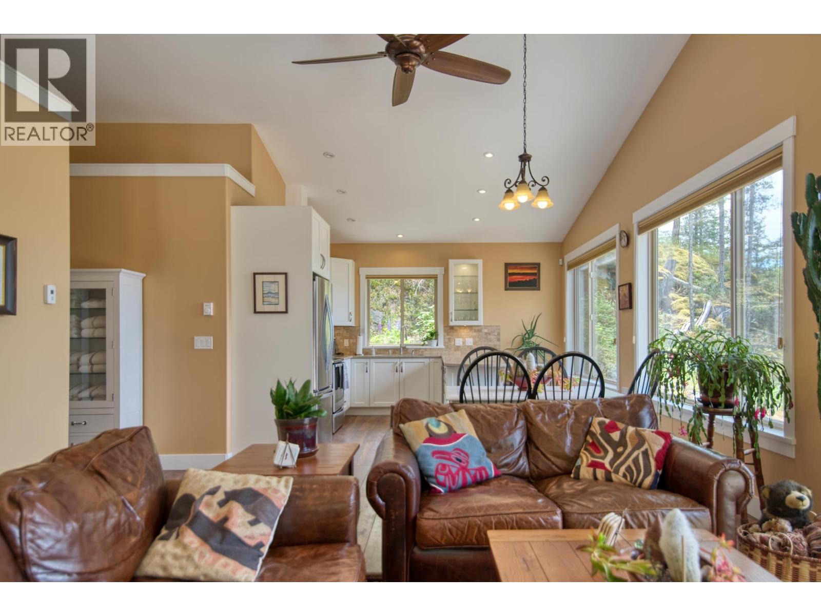 10991- 10993 SUNSHINE COAST HIGHWAY, Halfmoon Bay