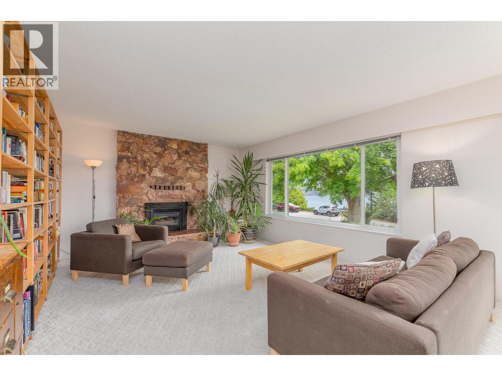 14812 Downton Avenue, Summerland