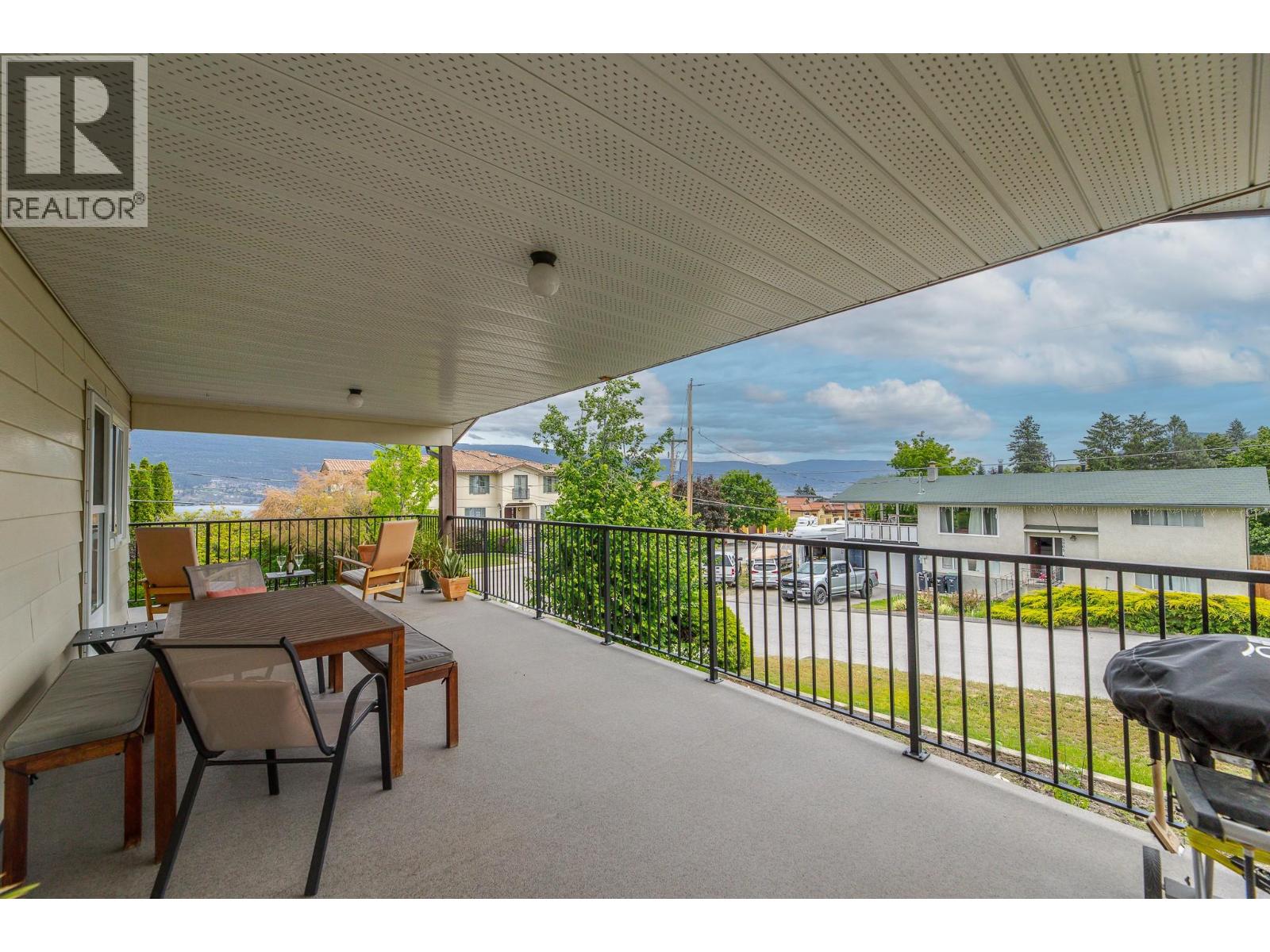 14812 Downton Avenue, Summerland