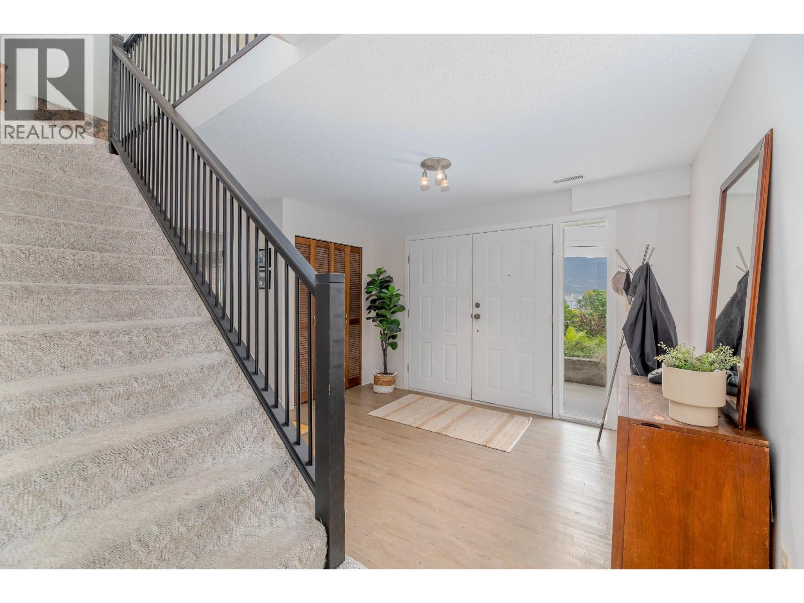 14812 Downton Avenue, Summerland