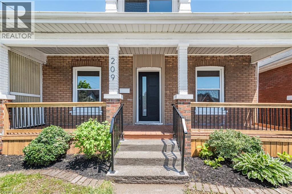 209 DRUMMOND Street - Image 3