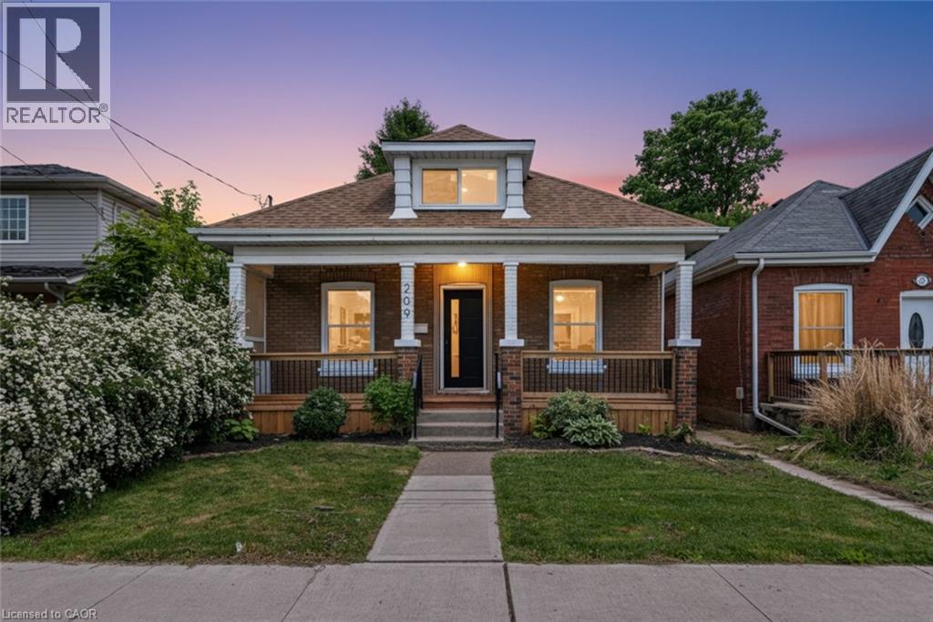 209 DRUMMOND Street - 5
