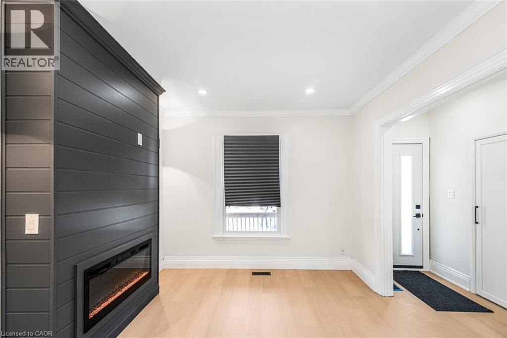 209 DRUMMOND Street - 9