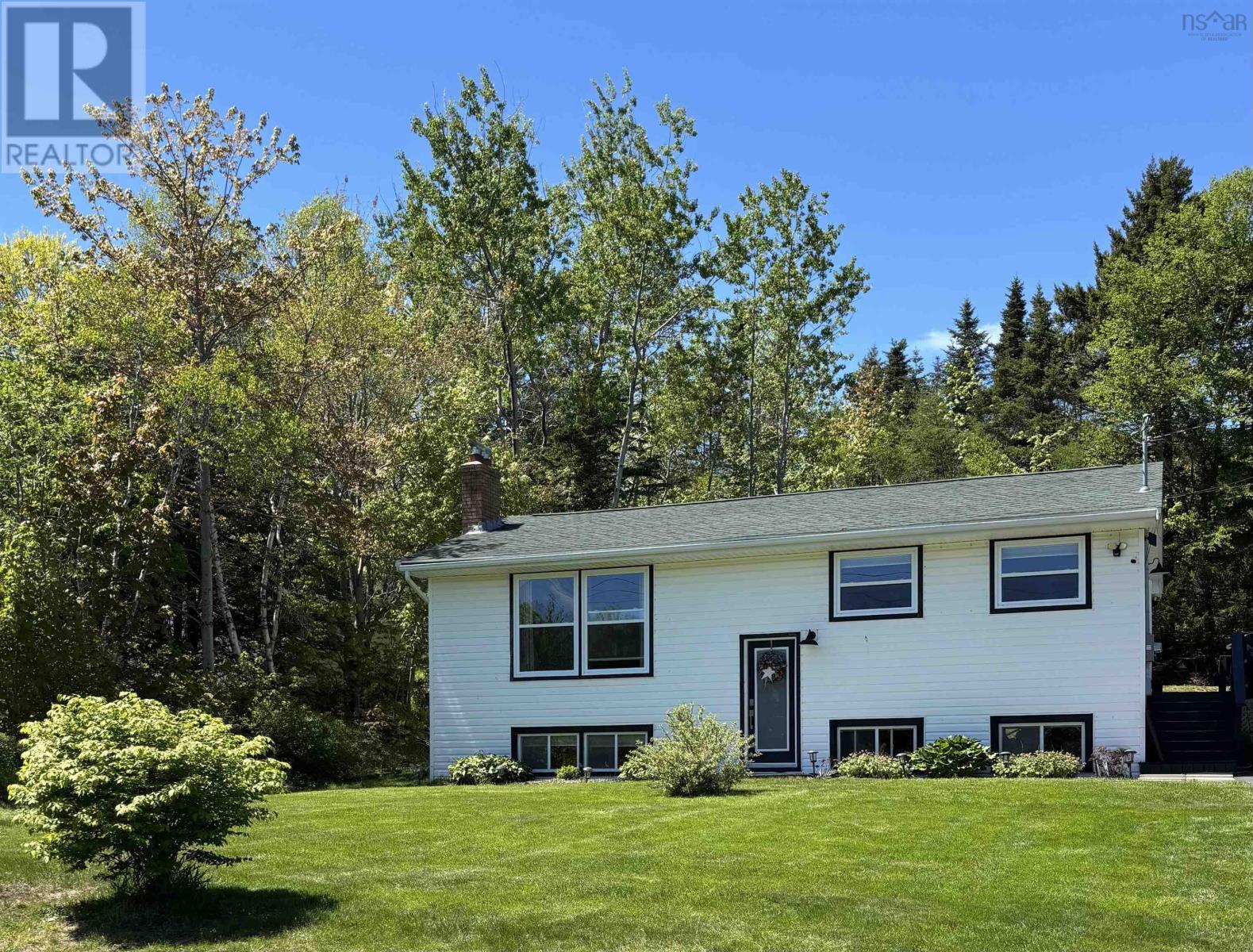 69 Pinetree Crescent - 1