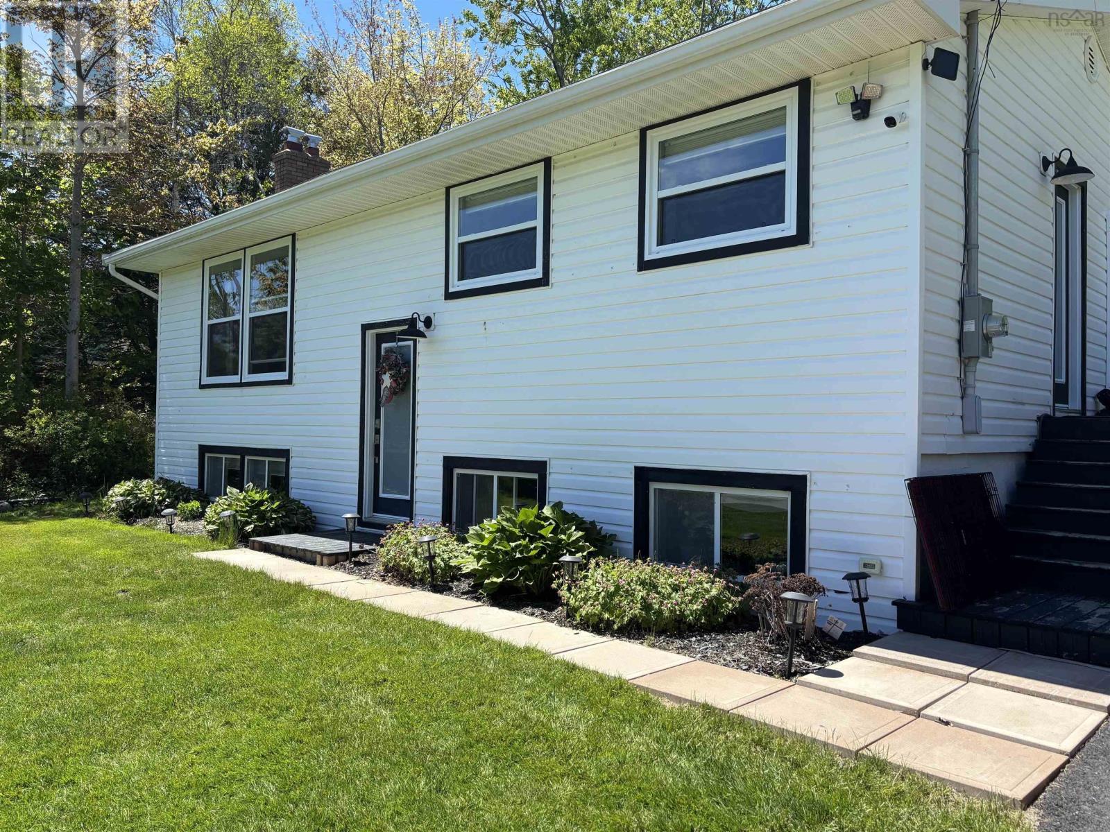 69 Pinetree Crescent - 32