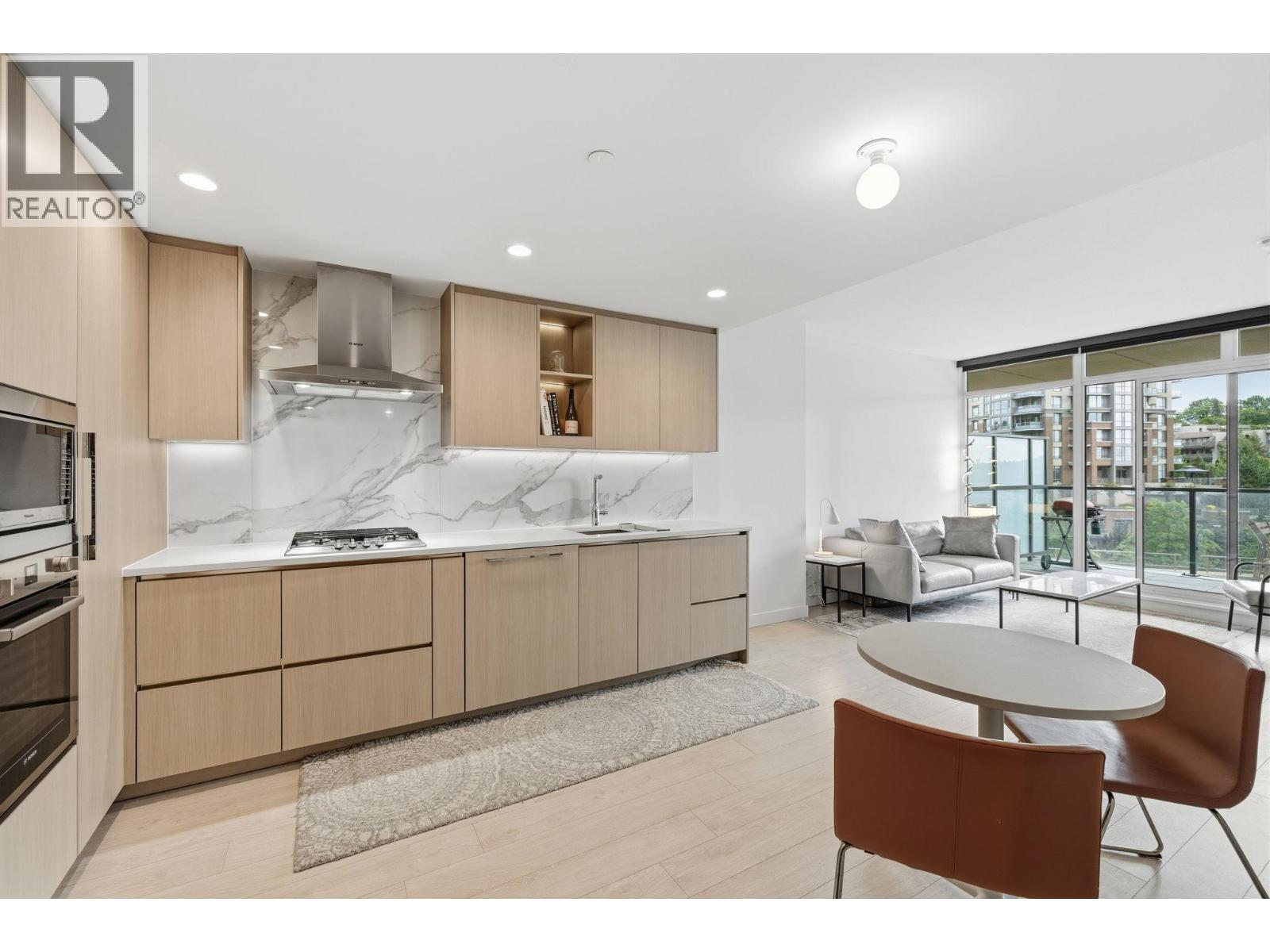 306 4880 LOUGHEED HIGHWAY