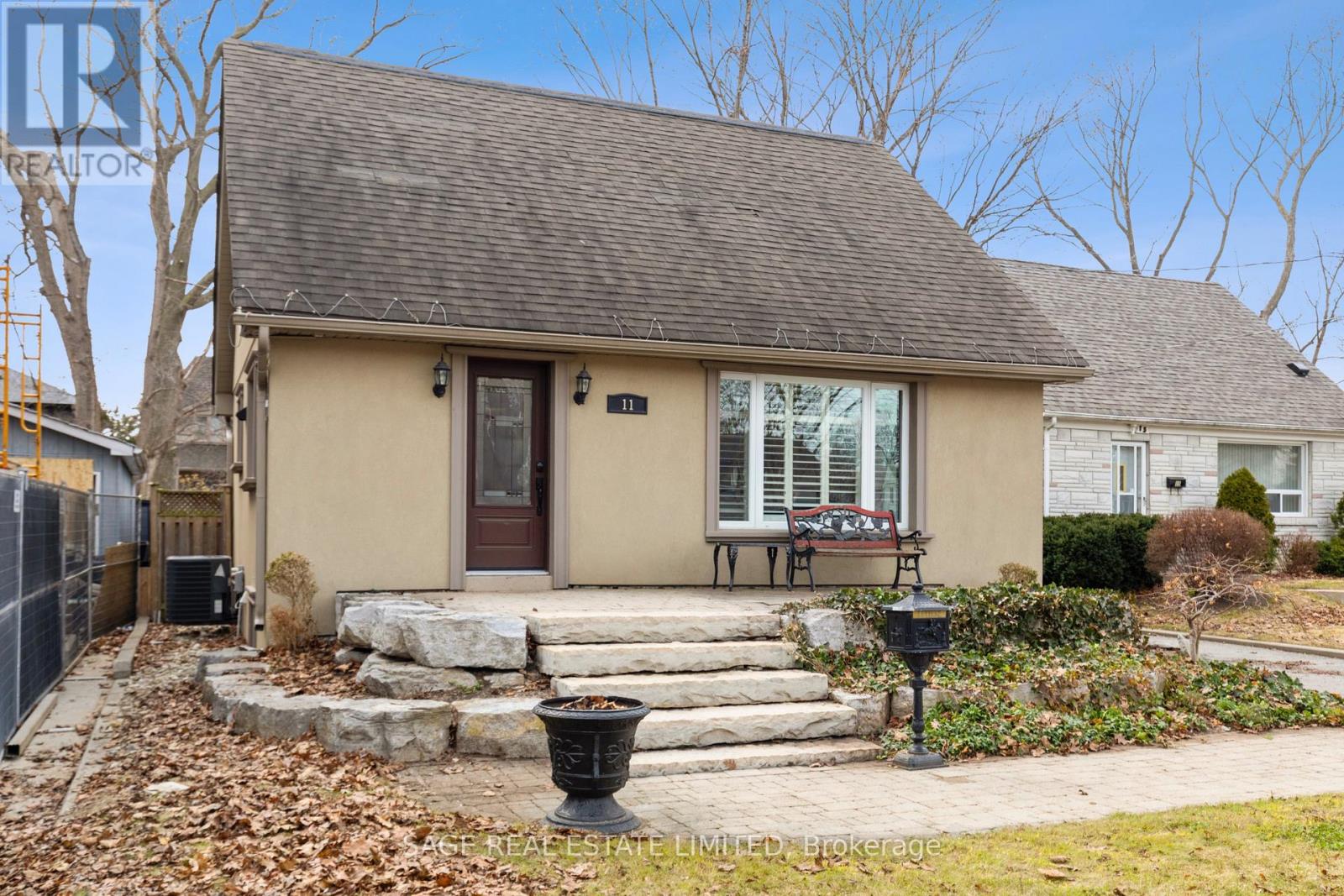 11 CHELSEA DRIVE - 1