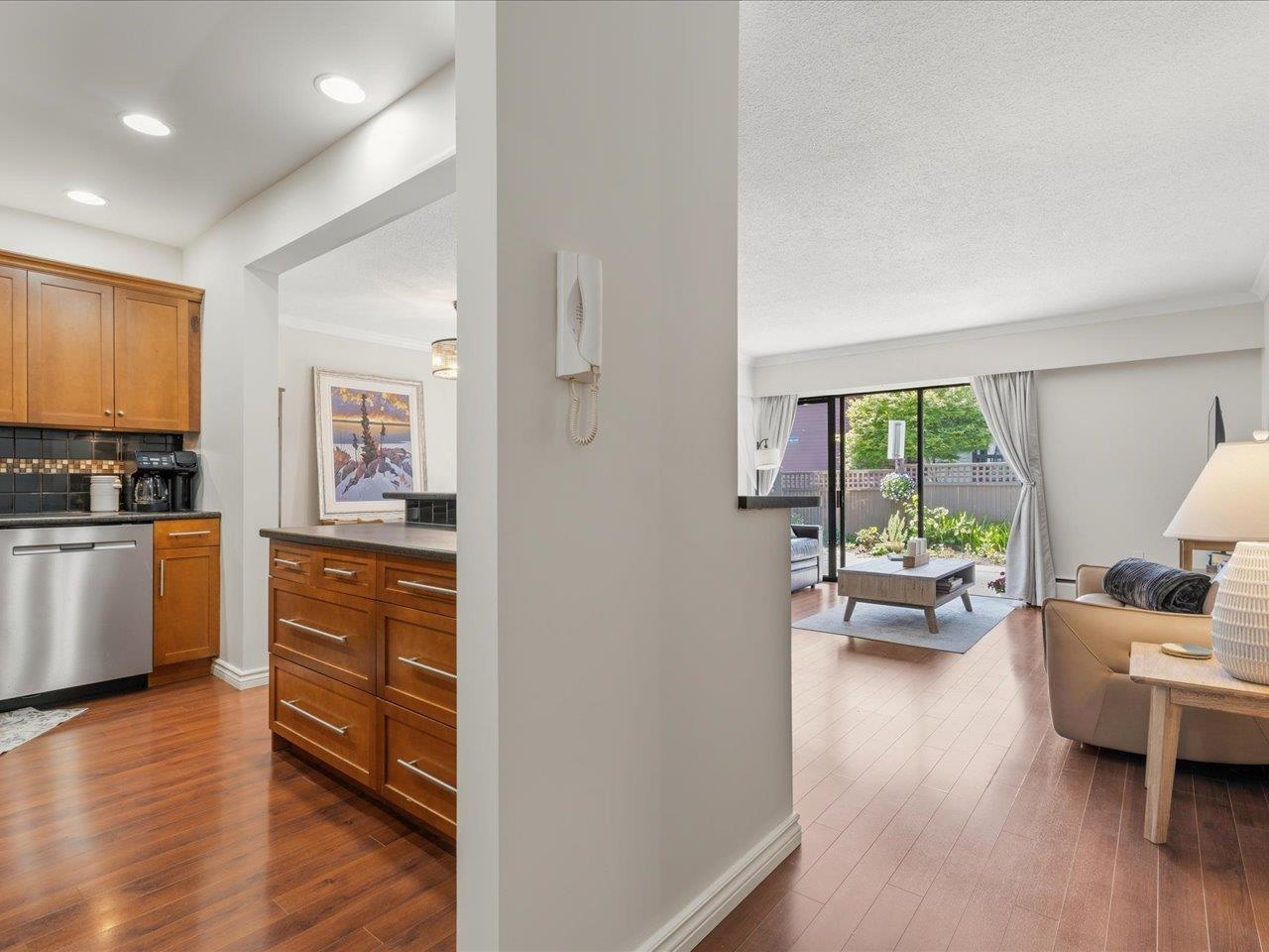 104 1319 MARTIN STREET, White Rock