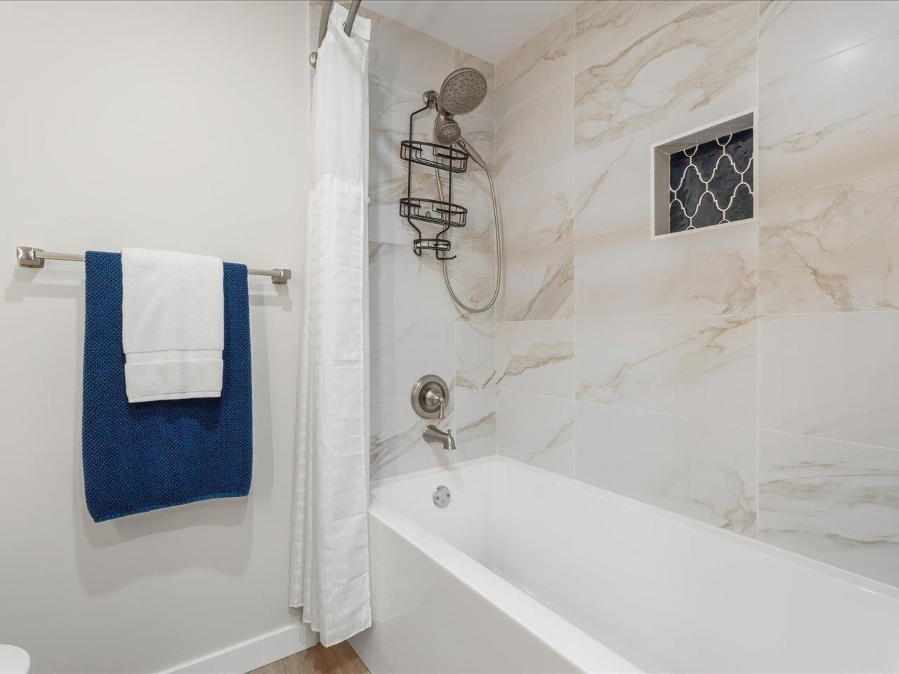 104 1319 MARTIN STREET, White Rock