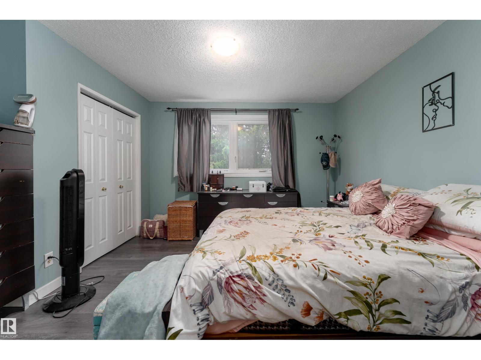 8011 44 AV NW - 16
