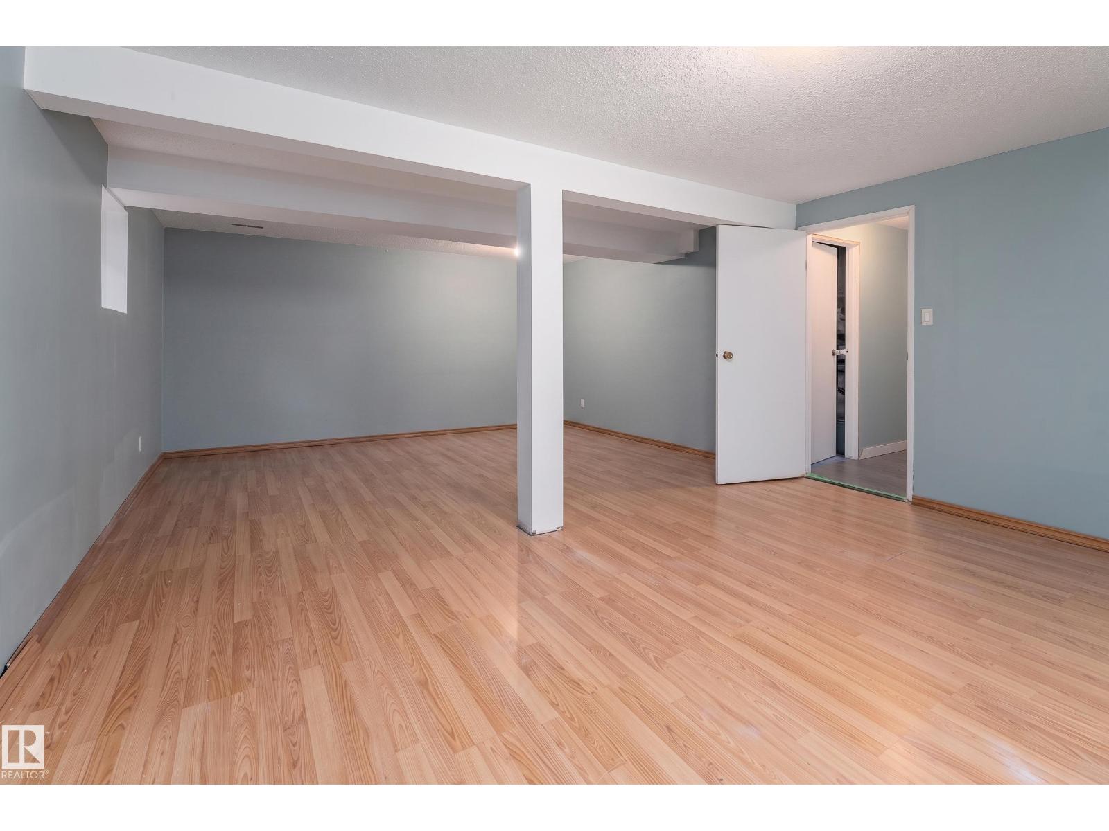 8011 44 AV NW - 22