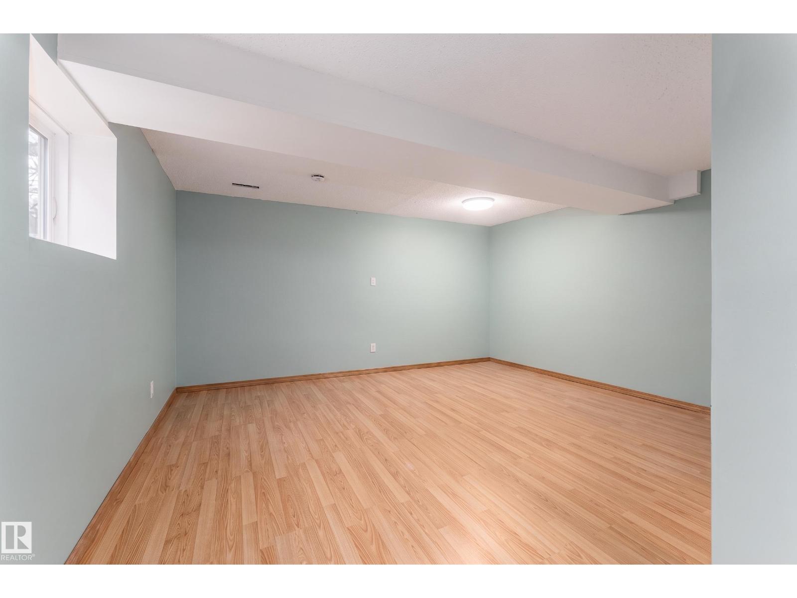 8011 44 AV NW - 23